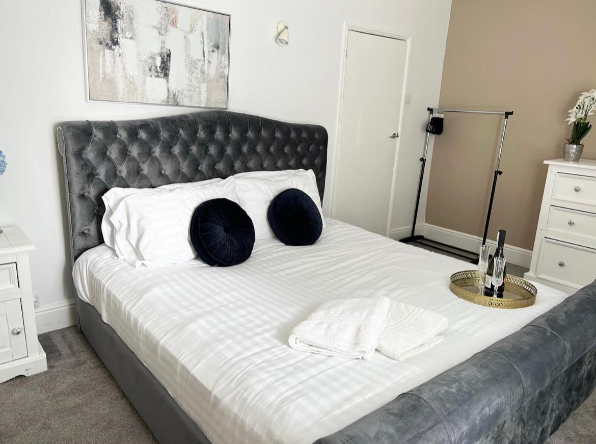 Modern 3 Bed, Heart Of Ashley Cross, 5 Mins To Sandbanks Poole Esterno foto