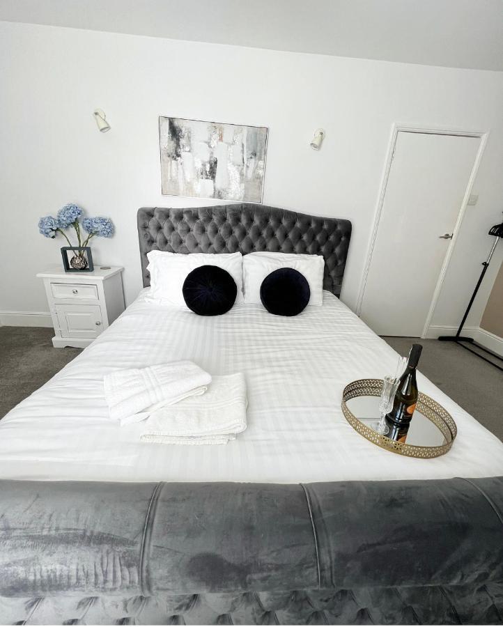 Modern 3 Bed, Heart Of Ashley Cross, 5 Mins To Sandbanks Poole Esterno foto
